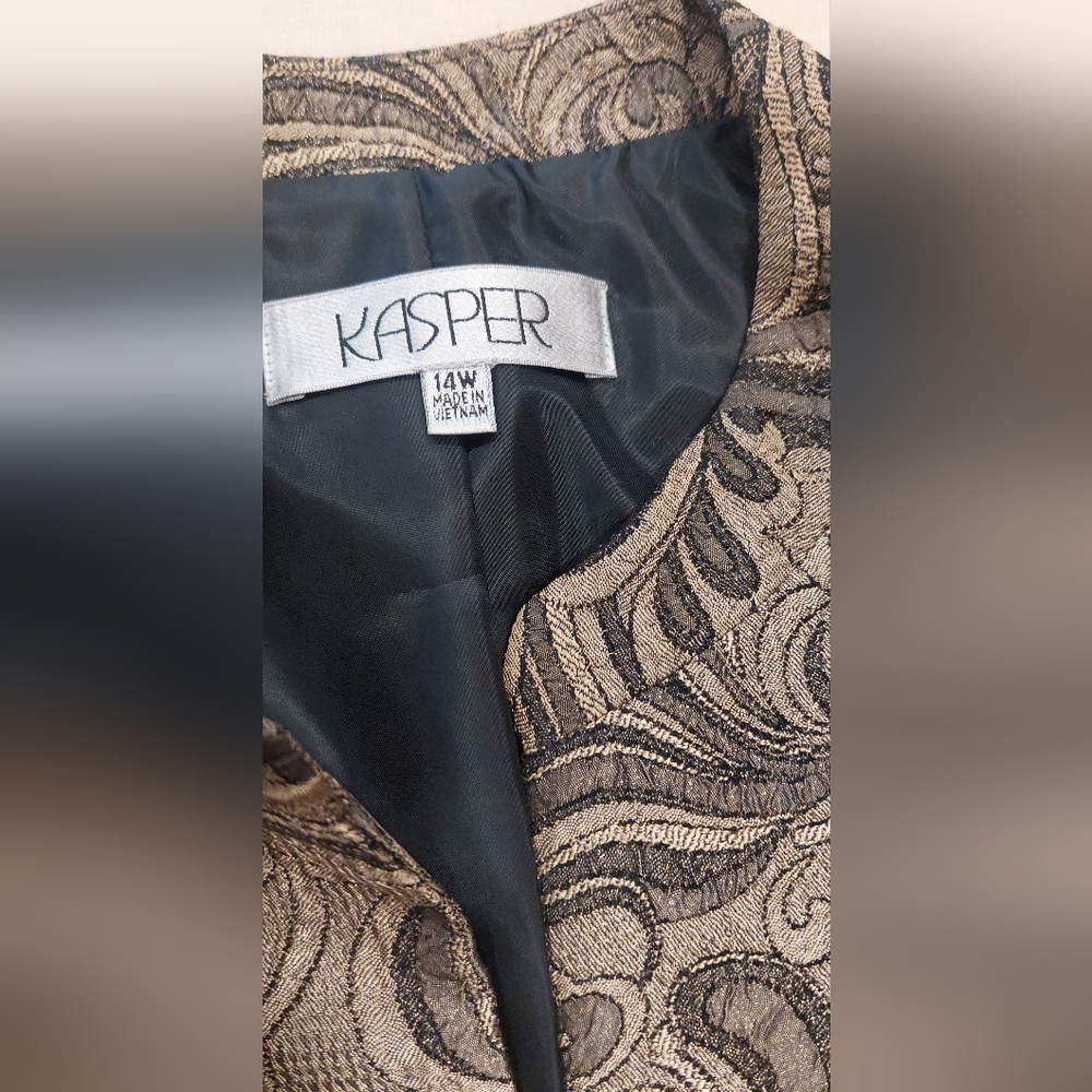 Kasper Elegant Gold and Black Patterned Jacket. Open Forward - Picture 9 of 10